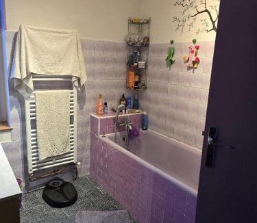 Les Avenieres House | Chambre indépendante
