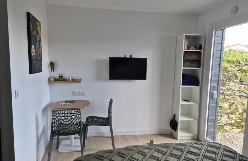 Bouguenais Bed & Breakfast | Chambre indépendante avec terrasse extérieure proche aéroport et Nantes centre