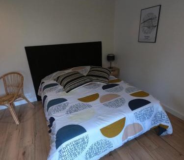 Savonnieres Bed & Breakfast | Chambre indépendante rénovée, à 2 pas de la plage