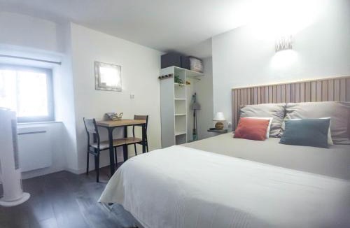 Montpezat-sous-Bauzon House | Chambre indépendante avec salle de bain privée