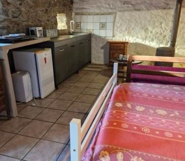 Soulan Bed & Breakfast | CHAMBRE INDEPENDANTE au calme en moyenne montagne