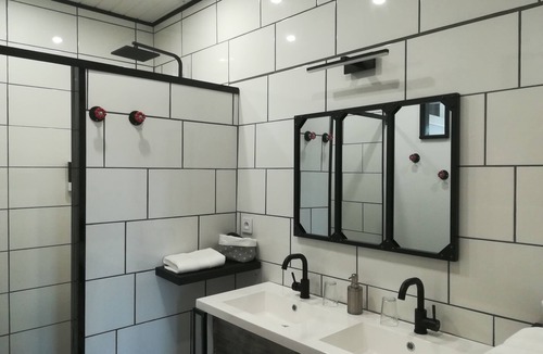 Granges-dAns Bed & Breakfast | Chambre Industrielle