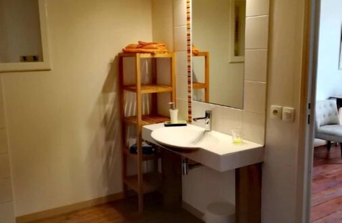 Mortagne-sur-Sevre Bed & Breakfast | Chambre "jardin" Accessible aux Personnes à Mobilité Réduite