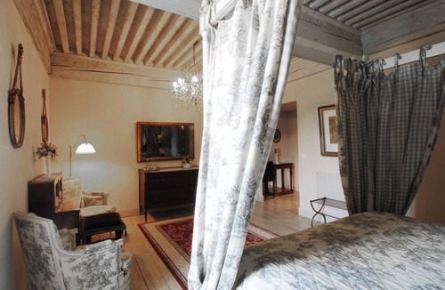 Jongieux Bed & Breakfast | Chambre L'ALTESSE - Château de la Mar
