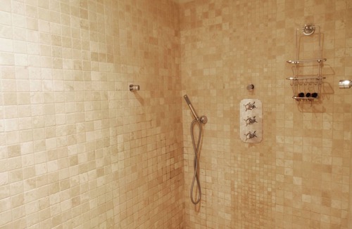 Jongieux Bed & Breakfast | Chambre L'ALTESSE - Château de la Mar