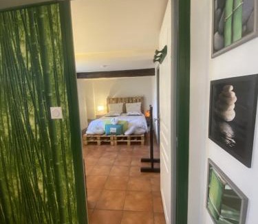 Lezoux House | Chambre Le Colibri