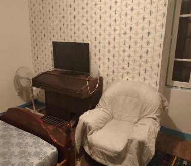 Saint-Hilaire-la-Palud House | Chambre lit double