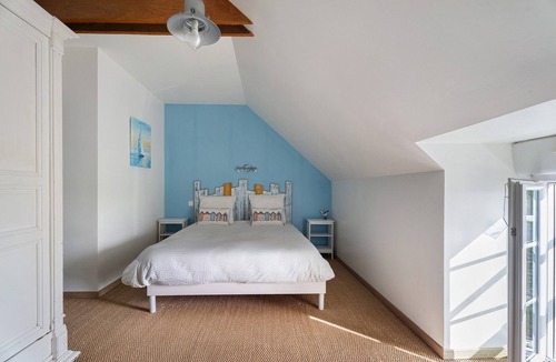 Mont-Dol Bed & Breakfast | “Chambre Marine” Guest Room with Shared Terrace, Shared Garden, and Wi-Fi