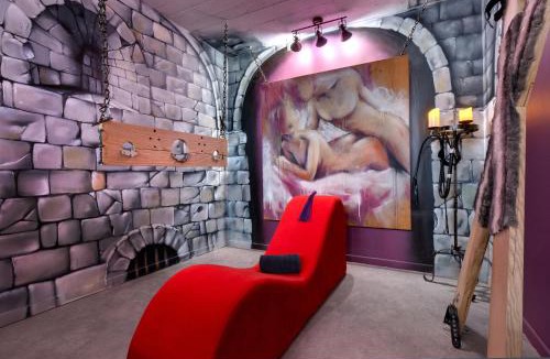 Republique Apartment | Chambre Marquis de Sade