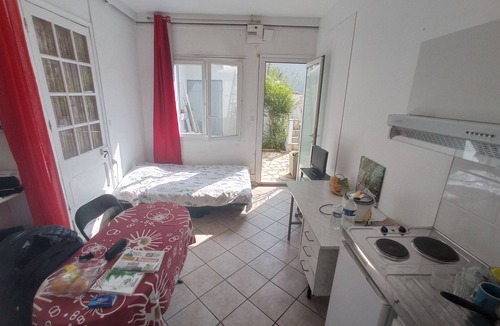 Pont des Demoiselles-Montaudran-La Terrasse Bed & Breakfast | Chambre Meublee Independante. Piscine:jardin