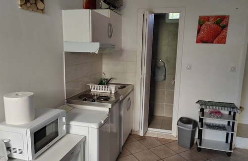 Pont des Demoiselles-Montaudran-La Terrasse Bed & Breakfast | Chambre Meublee Independante. Piscine:jardin