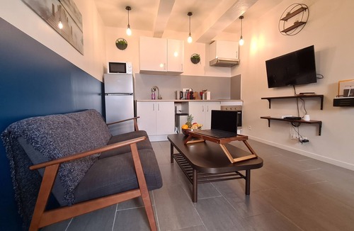 Les Chartreux Apartment | Chambre Miroir à 5 Minutes à Pied du Dôme de Marseille