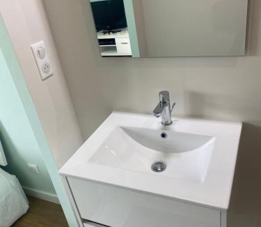 Laigne-en-Belin House | Chambre moderne 24h du Mans 10 min du circuit SDB privative