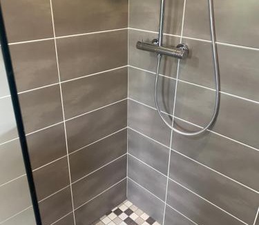 Laigne-en-Belin House | Chambre moderne 24h du Mans 10 min du circuit SDB privative