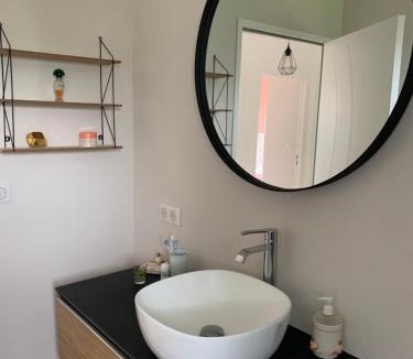 Laigne-en-Belin House | Chambre moderne 24h du Mans - 10 min du circuit SDB attenante