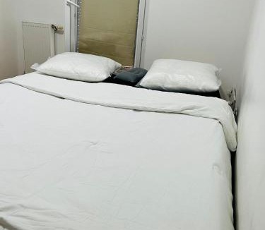 Montereau-Fault-Yonne House | Chambre pinselccc