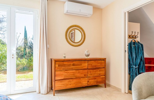 Fontareches Apartment | "Chambre - Piriou" Room with Private Terrace, Wi-Fi, and Air Conditioning