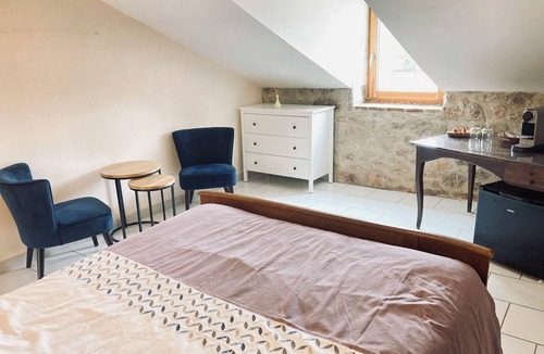 Feneyrols Bed & Breakfast | Chambre Privé à la Campagne