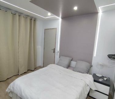 Lille Sud House | Chambre privé dans une maison avec terrasse et jardin salles de bain partagées