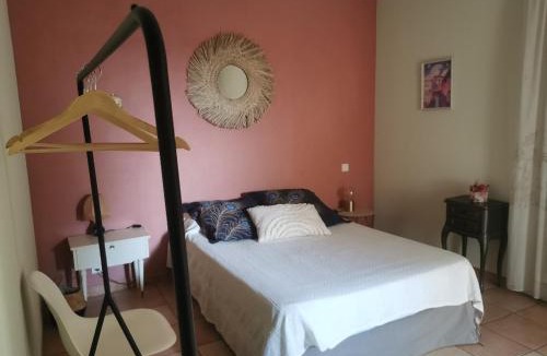 Millas House | Chambre privée cosy, salle de bain et terrasse