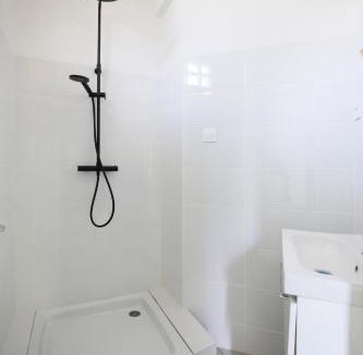 Barriere de Paris Apartment | Chambre Privée dans appartement partagé BLEU