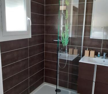 Lezignan-Corbieres House | Chambre privée au coeur d'une pinède dans un quartier résidentiel