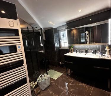 Domagne House | Chambre Privée La Valette avec salle de bain