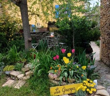 Ongles Bed & Breakfast | chambre quadruple dans ferme provençale