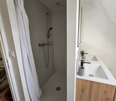 Ruaudin Bed & Breakfast | Chambre R proche circuit 24H