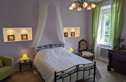 Montaillou Bed & Breakfast | Chambre Romantique Dans un Maison D'hôtes au Plein Nature et Lhistoire Cathare