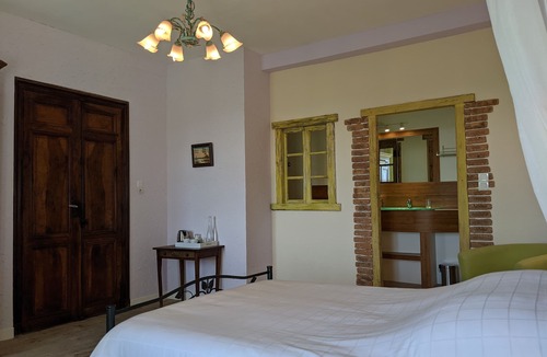 Montaillou Bed & Breakfast | Chambre Romantique Dans un Maison D'hôtes au Plein Nature et Lhistoire Cathare