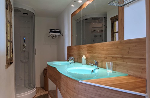 Montaillou Bed & Breakfast | Chambre Romantique Dans un Maison D'hôtes au Plein Nature et Lhistoire Cathare
