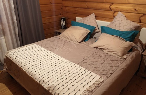 Valpaja House | Chambre Rose 2 cool 👍🏻 4 adults