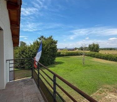 Montauban House | Chambre Séverine, Élégance avec balcon privé