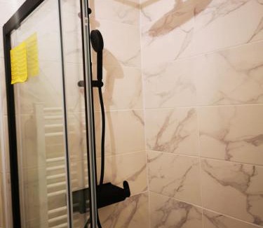 Saint-Ouen-l'Aumone House | Chambre simple