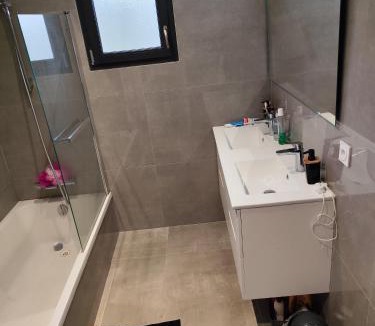 Clonas-sur-Vareze House | Chambre spacieuse #2