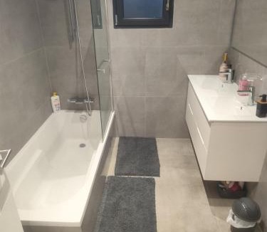 Clonas-sur-Vareze House | Chambre spacieuse #3