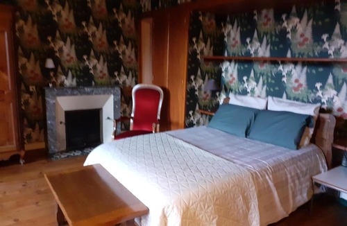 Rouffignac House | chambre spacieuse dans maison bourgeoise