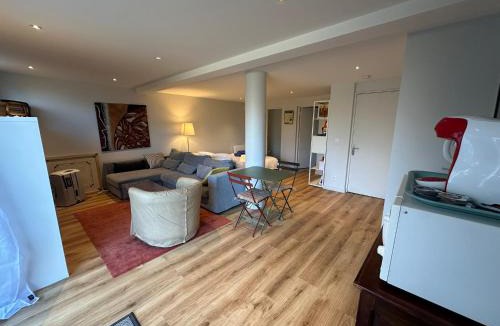 Annecy-le-Vieux Bed & Breakfast | Chambre-Studio et SAUNA indépendants