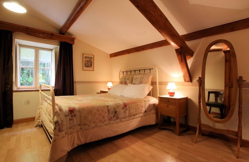 Polignac Bed & Breakfast | “Chambre Tournesols” Guest Room with Shared Terrace, Garden, and Wi-Fi