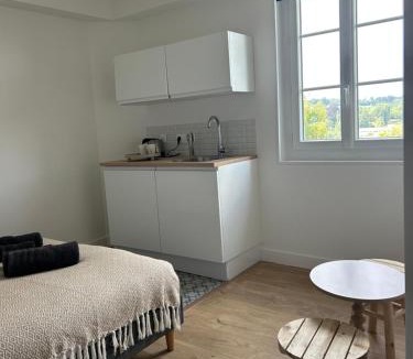 Lisieux Bed & Breakfast | Chambre toute équipée