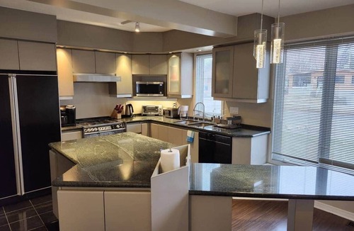 Repentigny House | Chambre tranquille dans maison-piscine-parking AVEC LIT SUPERPOSÉ