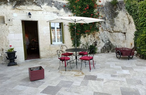 Loches Apartment | Chambre Troglodyte 26m² Proche des Chateaux de la Loire des Circuits a Velo