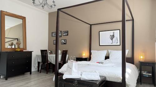 Collonges-au-Mont-d'Or Bed & Breakfast | Chambre Univers Bocuse - à 200 m de la Légende