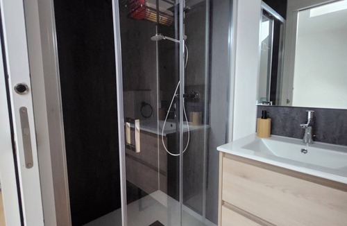 Centre-ville rive gauche Bed & Breakfast | Chambre Vincent VAN Gogh