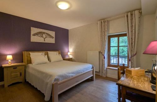 Moyenmoutier Bed & Breakfast | Chambre Violette, Maison d'hôtes Les Accacias