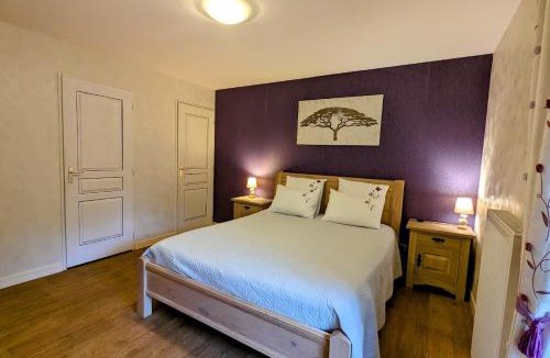 Moyenmoutier Bed & Breakfast | Chambre Violette, Maison d'hôtes Les Accacias