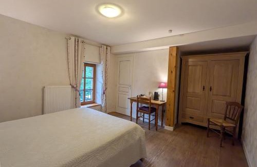 Moyenmoutier Bed & Breakfast | Chambre Violette, Maison d'hôtes Les Accacias
