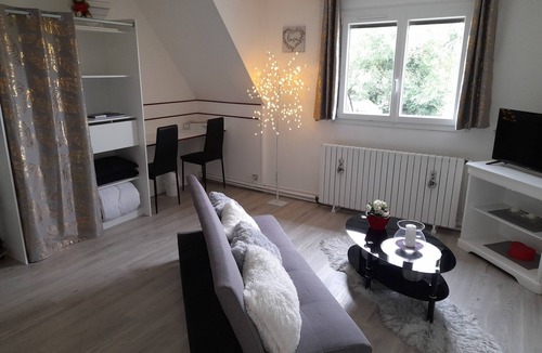 Bazouges-la-Perouse Bed & Breakfast | Chambres d'hôtes D M - 2 CH. 2 to 4 Pers