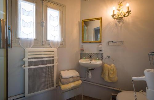 Chenehutte-Treves-Cunault Bed & Breakfast | Chambres d'Hôtes Manoir de Montecler